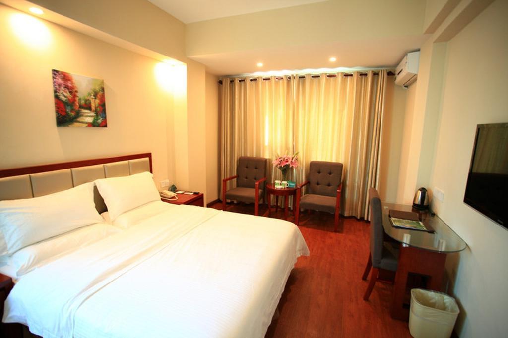 Greentree Inn Sanya He Ping Street Hotel Номер фото