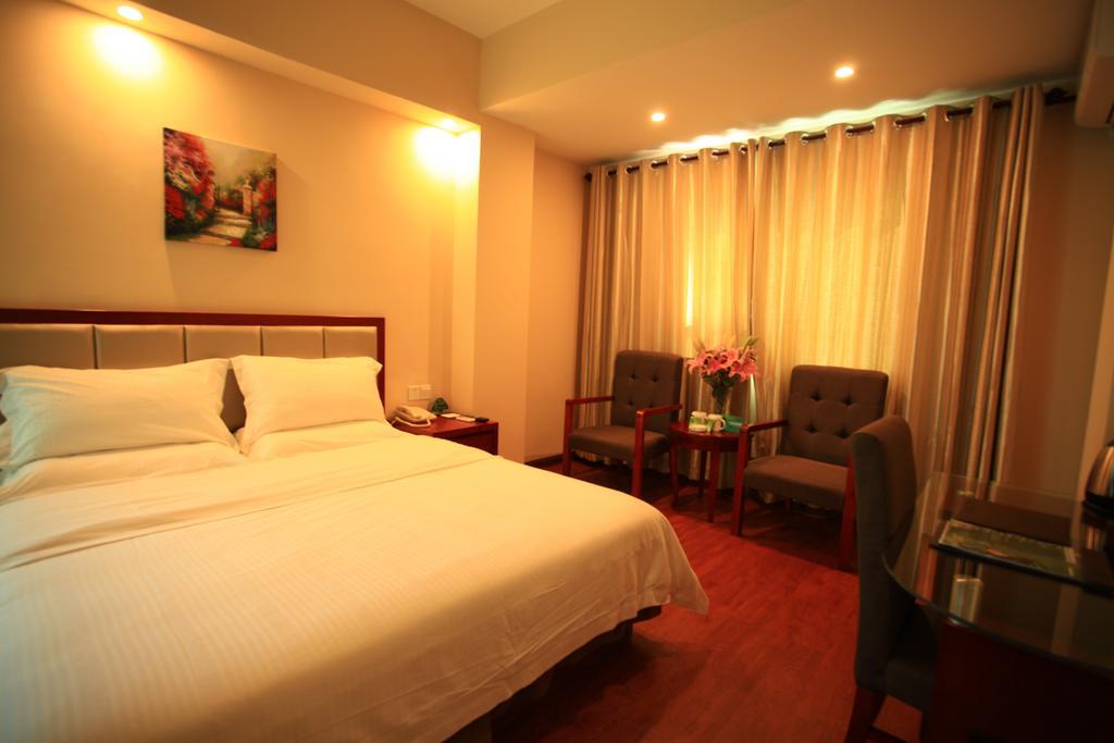 Greentree Inn Sanya He Ping Street Hotel Номер фото