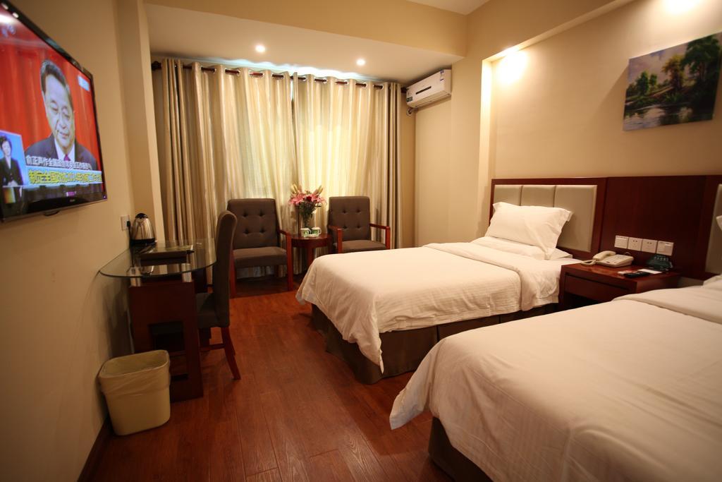 Greentree Inn Sanya He Ping Street Hotel Номер фото